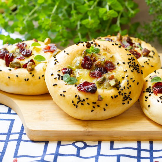 Brie pistachio and cranberries buns - Recipe photo by mecooks.com
