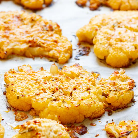Roasted cauliflower steaks - Recipe photo by mecooks.com