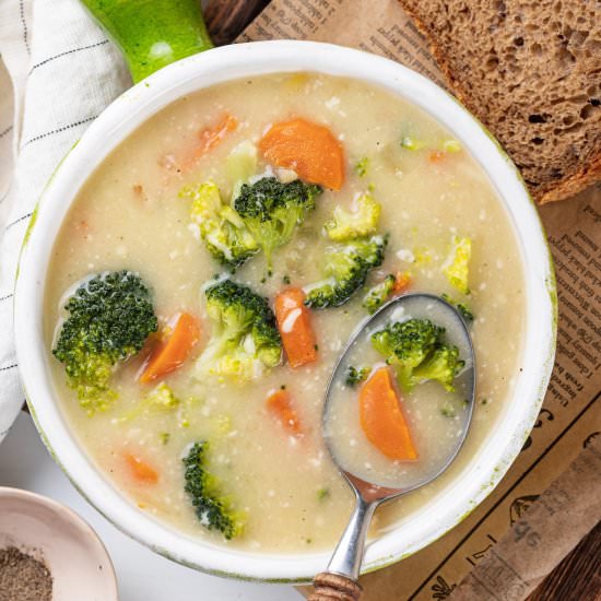 Creamy Cheesy Cheddar Broccoli Soup - Recipe photo by allweeat