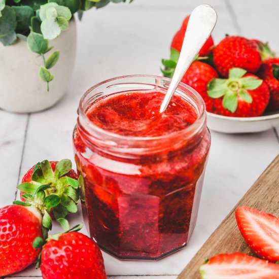 Strawberry compote - Recipe photo by Sweetly Cakes