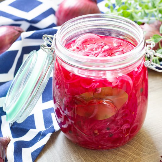 Pickled red onion - Recipe photo by mecooks.com