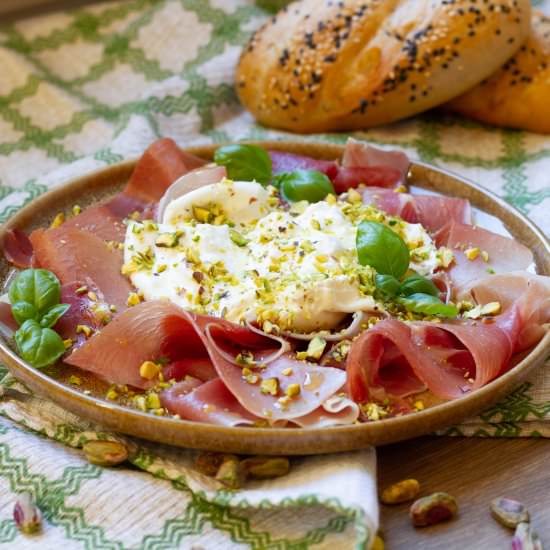 Burrata with ham - Recipe photo by mecooks.com