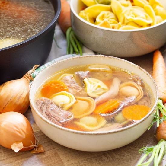 Beef and poultry broth - Recipe photo by mecooks.com