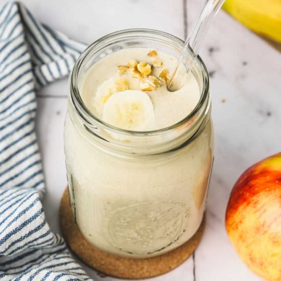 Apple Banana smoothie - Recipe photo by Sweetly Cakes