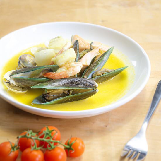 Classic French Bouillabaisse - Recipe photo by Hungry PeePor