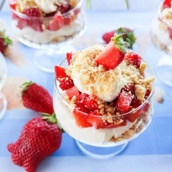 Strawberry cheesecakes - Recipe photo by mecooks.com