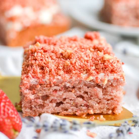 Vegan Strawberry Crunch Cake - Recipe photo by earthly provisions