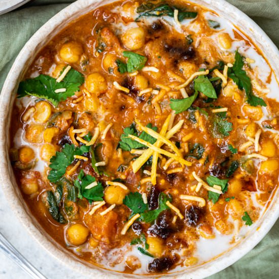 Chickpea and Spinach Curry - Recipe photo by Sixhungryfeet