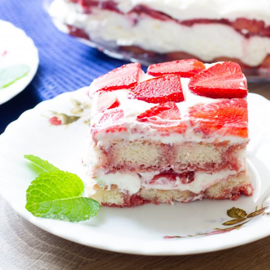 Strawberry tiramisu - Recipe photo by mecooks.com