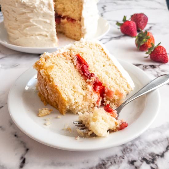 Vanilla Cake with Strawberry - Recipe photo by ThePypersKitchen
