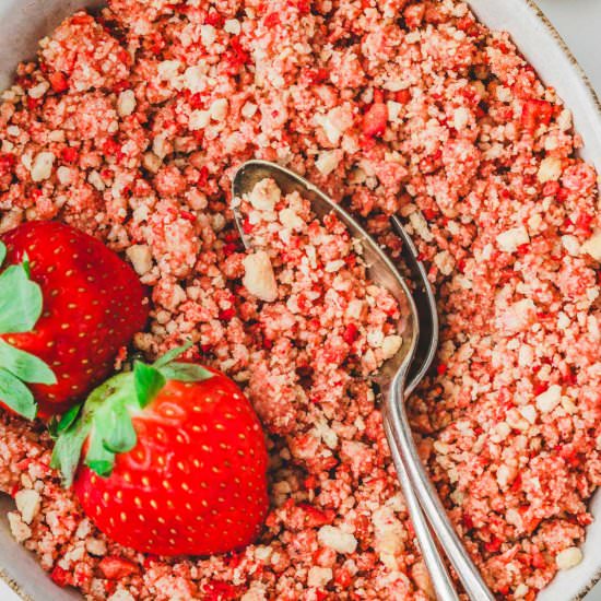 Strawberry shortcake crunch topping - Recipe photo by Sweetly Cakes