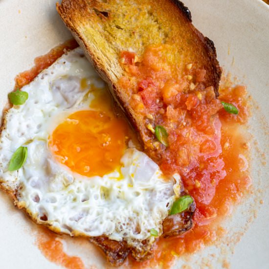 Pan Con Tomate Eggs - Recipe photo by Flaevor