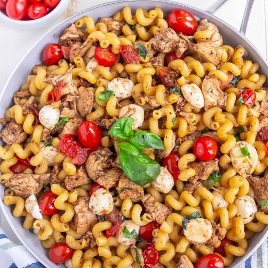 Easy Chicken Caprese Pasta - Recipe photo by pumpkinnspice