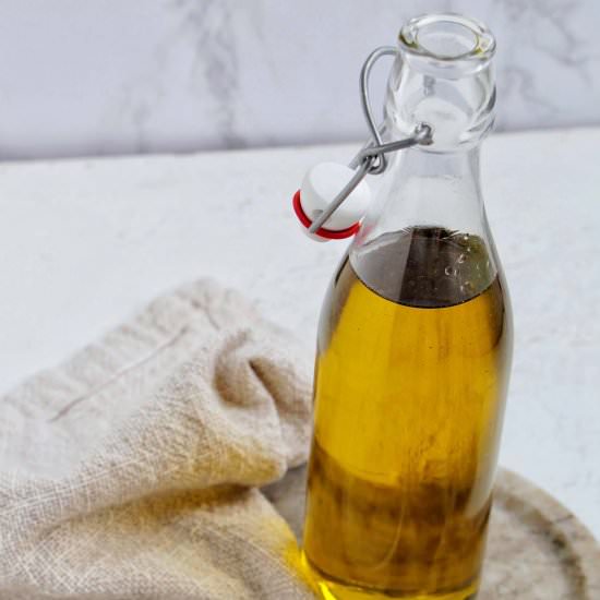 Infused Garlic Oil (2 Ingredients) - Recipe photo by homebodyeats