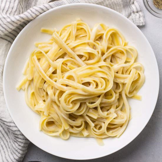 Simple White Sauce - Recipe photo by lifeasastrawberry
