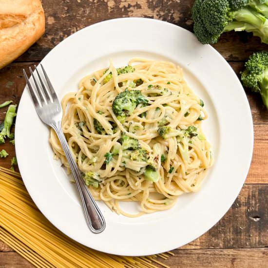 Creamy Broccoli Spaghetti - Recipe photo by Spain on a Fork