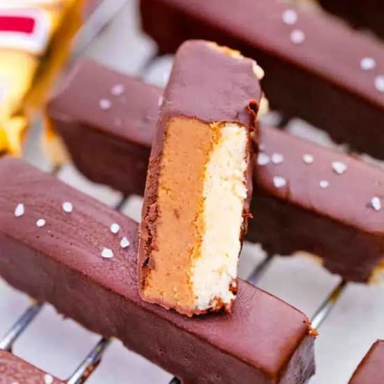 Peanut Butter Twix Bars - Recipe photo by 30minutesmeals