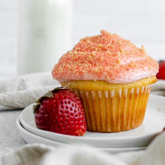 Strawberry Crunch Cupcakes - Recipe photo by fitandfull