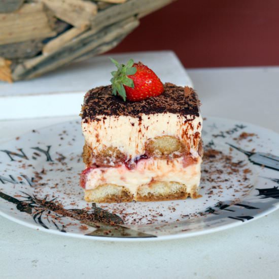 Easy Strawberry Tiramisu Recipe - Recipe photo by 5 star cookies