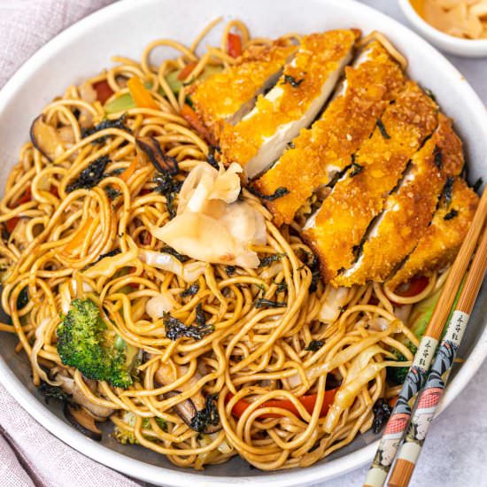 Vegan Yakisoba - Recipe photo by Sixhungryfeet