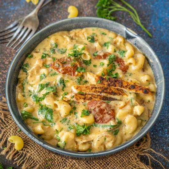 Tuscan chicken mac and cheese - Recipe photo by Whiskaffair
