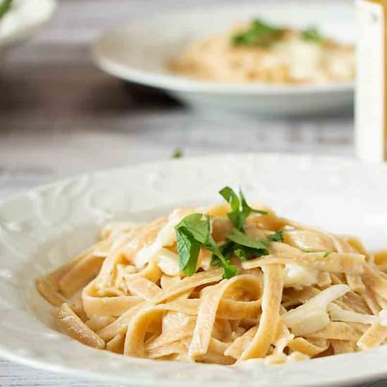 Cheesy Pasta with Shredded Kohlrabi - Recipe photo by iwilkerson