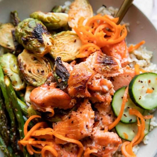 Hot Honey Salmon Bowls - Recipe photo by Jar Of Lemons