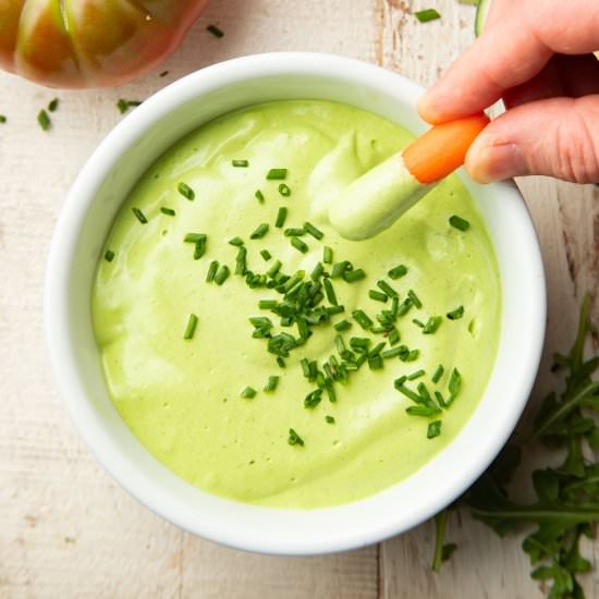 Vegan Green Goddess Dressing - Recipe photo by Connoisseurus Veg
