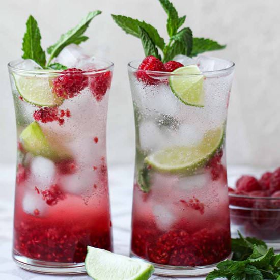 Raspberry Mojito Mocktail - Recipe photo by yummynotes