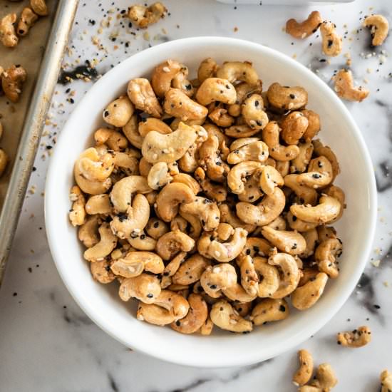 Everything Bagel Cashews - Recipe photo by ThePypersKitchen