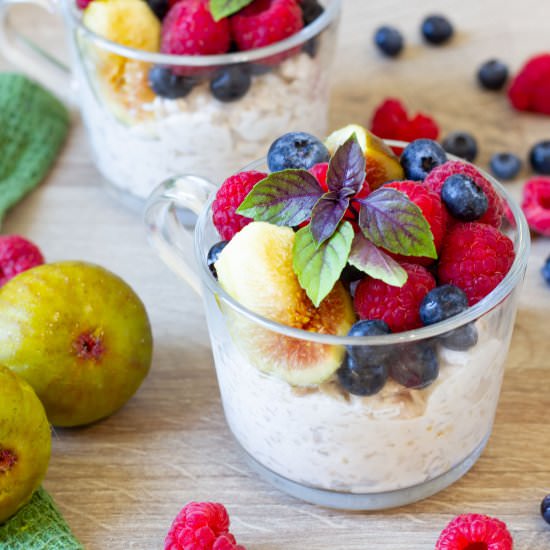 Oatmeal with fruit & peanut butter - Recipe photo by mecooks.com