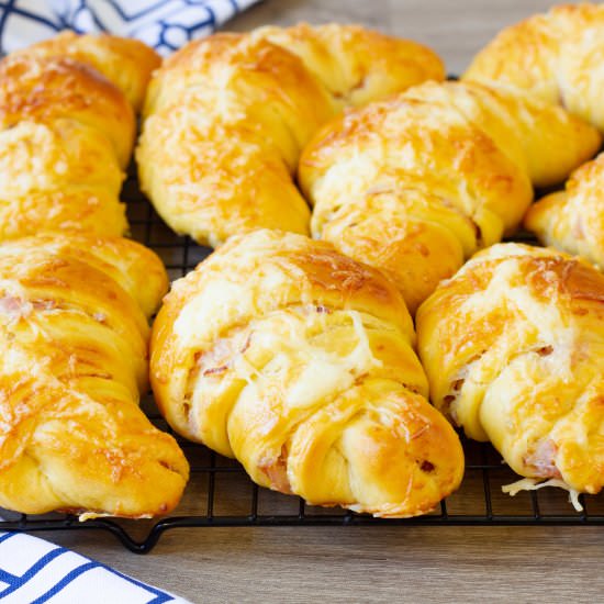 Croissants with ham and cheese - Recipe photo by mecooks.com