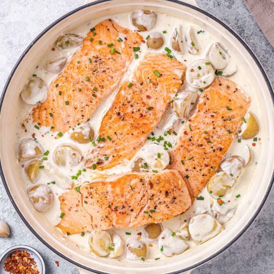 CREAMY SALMON AND POTATO SKILLET - Recipe photo by healthyfitnessmeals