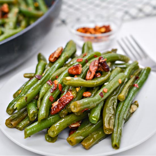 KETO SPICY GREEN BEANS & PECANS - Recipe photo by Stylish Cravings