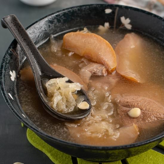 Apple, Pear & Snow Fungus Soup - Recipe photo by Lokness