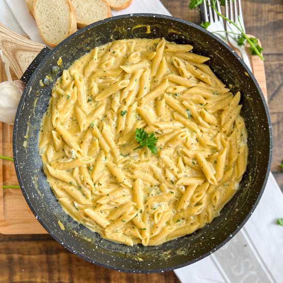 The HEALTHIEST Creamy Garlic Pasta - Recipe photo by Spain on a Fork
