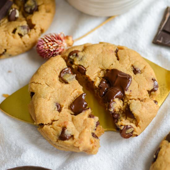 Vegan PB Chocolate Chip Cookies - Recipe photo by earthly provisions
