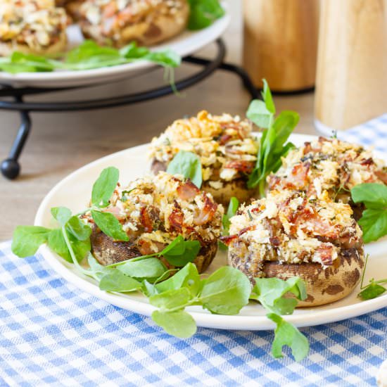 Mushrooms stuffed with ham - Recipe photo by mecooks.com
