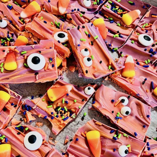 Halloween Candy Bark - Recipe photo by theshortordercook
