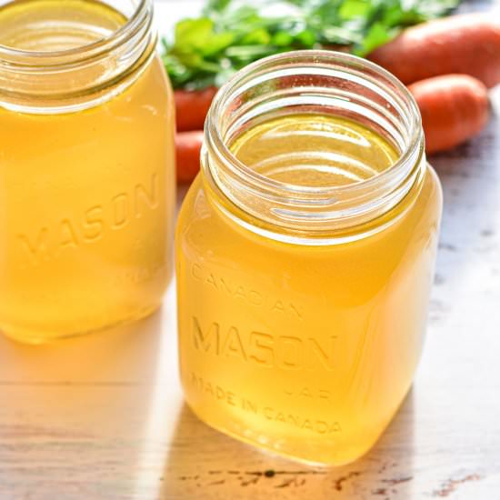Low FODMAP Chicken Bone Broth - Recipe photo by goodnomshoney
