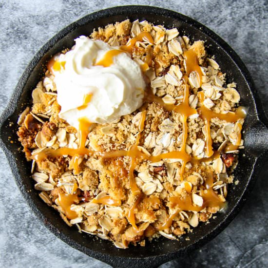 Air Fryer Apple Crisp - Recipe photo by the food blog