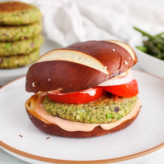 Broccoli White Bean Burgers - Recipe photo by plantbasedjess