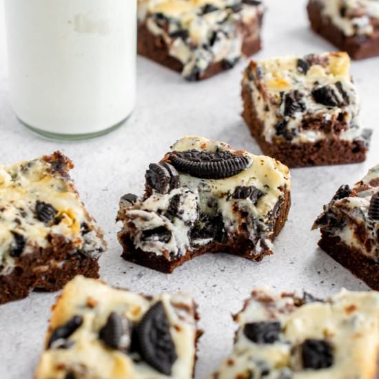 Oreo Cheesecake Brownies - Recipe photo by fitandfull