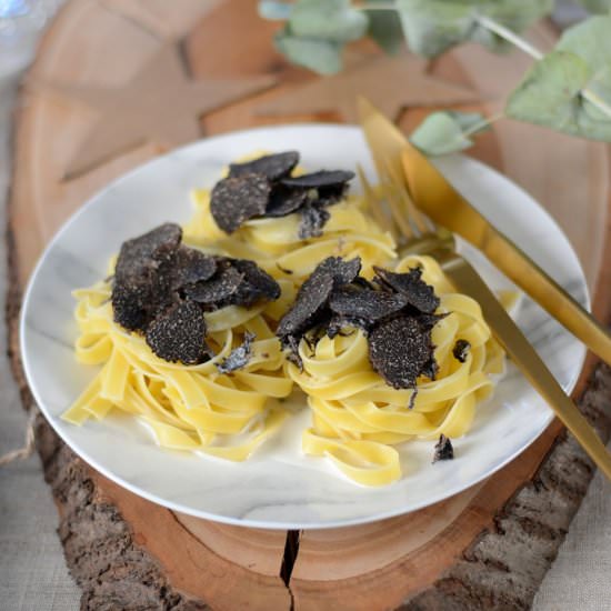 Black Truffle and Cream Sauce Pasta - Recipe photo by zesttangerine