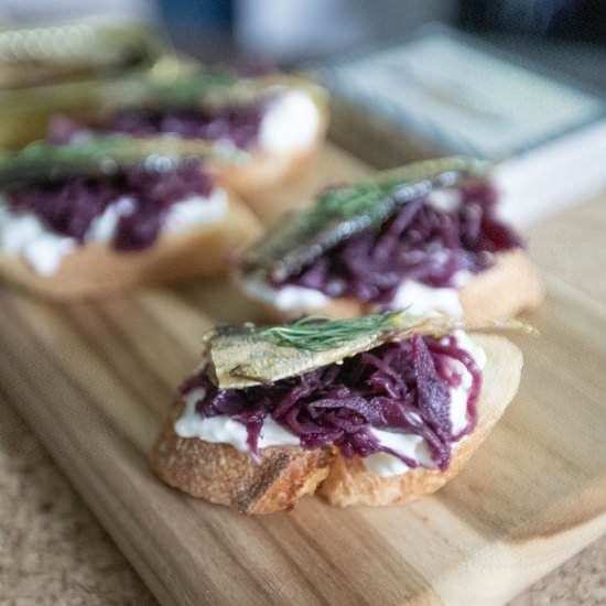 Smoked sardines crostini - Recipe photo by foodmakesmehappy