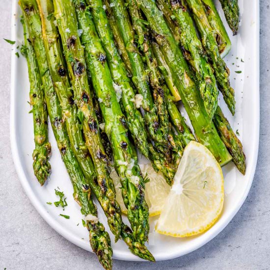 GRILLED LEMON GARLIC ASPARAGUS - Recipe photo by healthyfitnessmeals