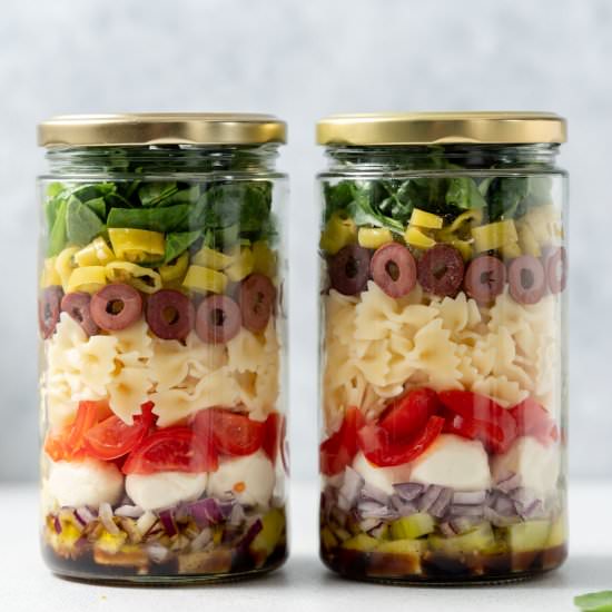 VEGETARIAN ITALIAN PASTA SALAD JAR - Recipe photo by healthyfitnessmeals