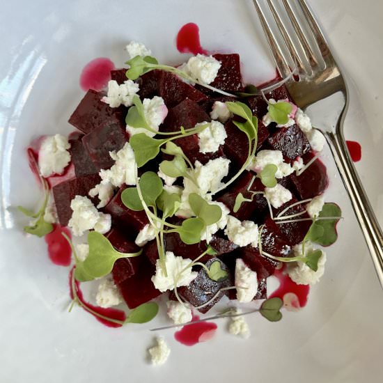 beet and goat cheese salad - Recipe photo by christinascucina