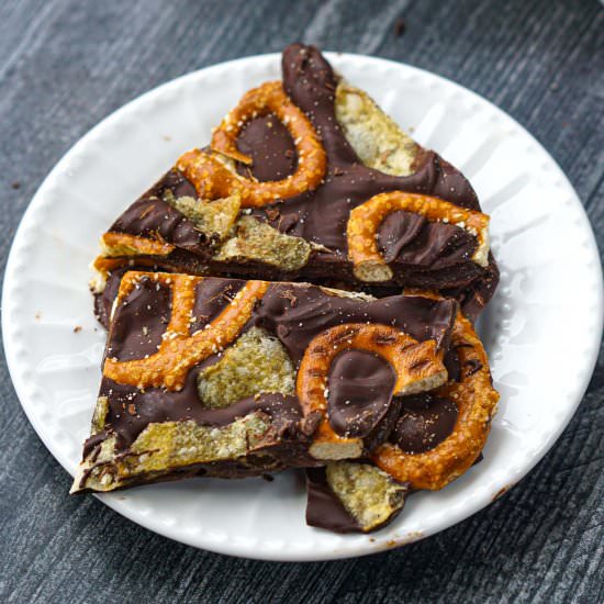Potato Chip & Pretzel Bark Recipe - Recipe photo by MyLifeCookbook