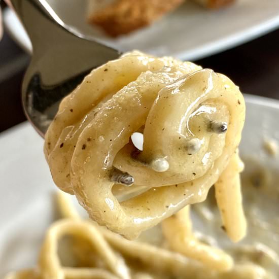 cacio e pepe pasta (authentic) - Recipe photo by christinascucina